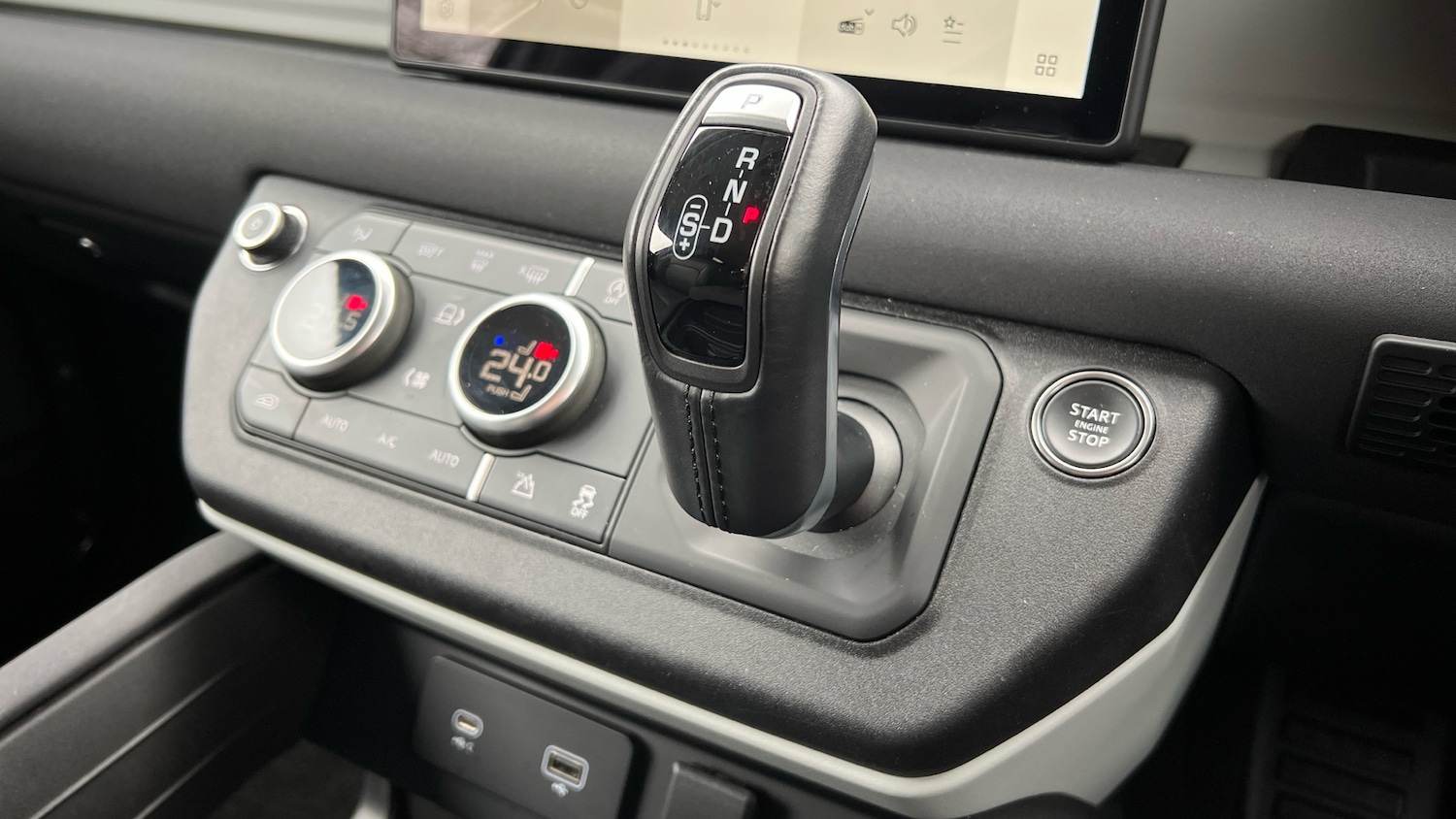 Used Land Rover Defender 2023 for sale - 77990371: Photo 13