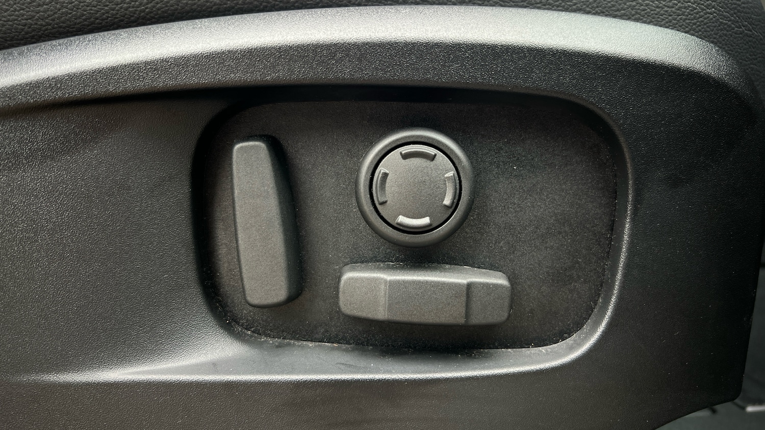 Used Land Rover Defender 2023 for sale - 77990371: Photo 23