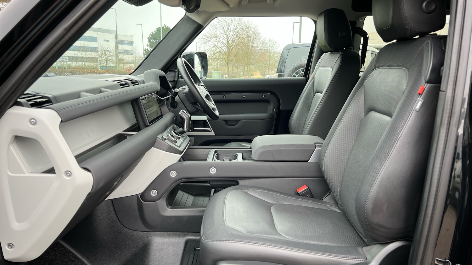 Used Land Rover Defender 2023 for sale - 77990371: Photo 3