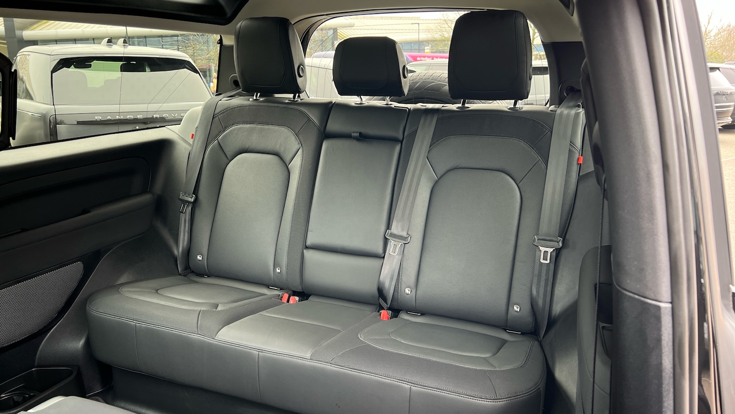 Used Land Rover Defender 2023 for sale - 77990371: Photo 4