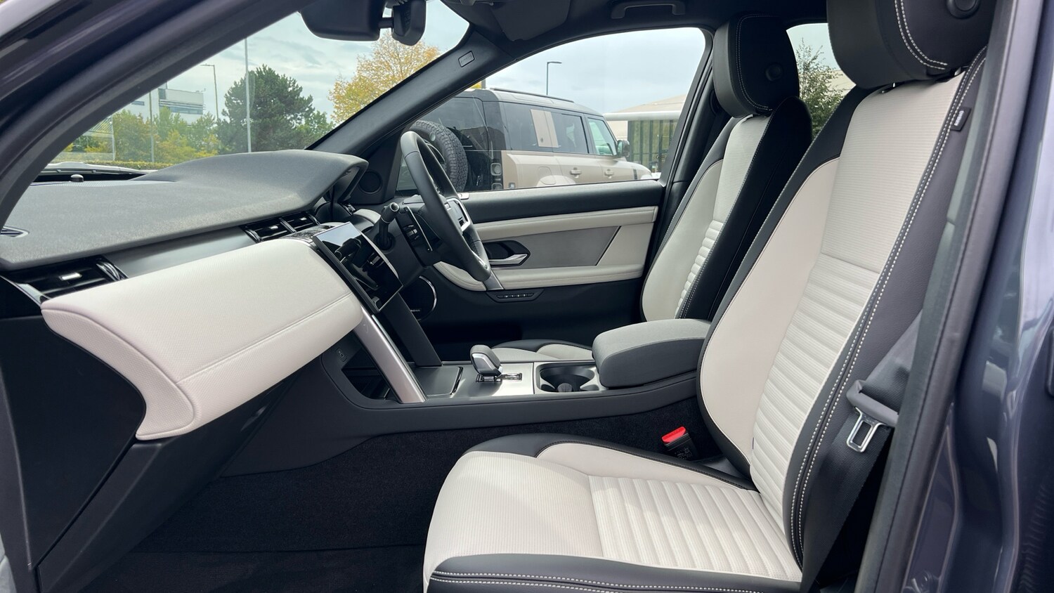 Used Land Rover Discovery Sport for sale - 76030146: Photo 3