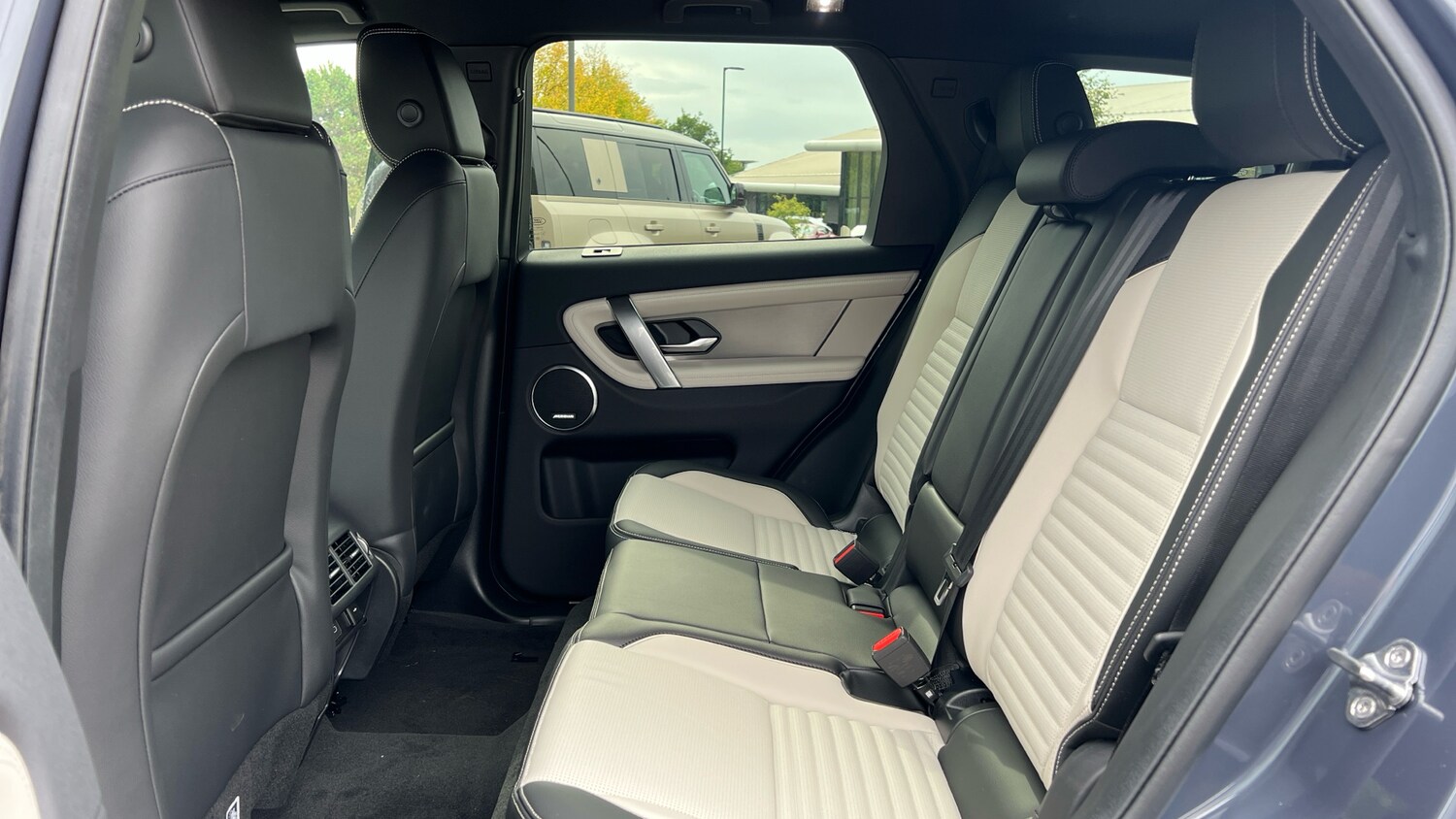 Used Land Rover Discovery Sport for sale - 76030146: Photo 4