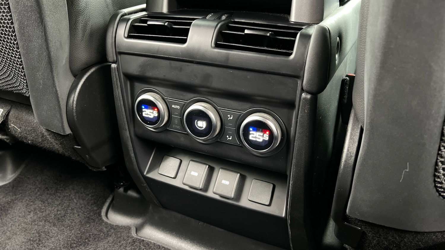 Used Land Rover Defender 2023 for sale - 76257893: Photo 18