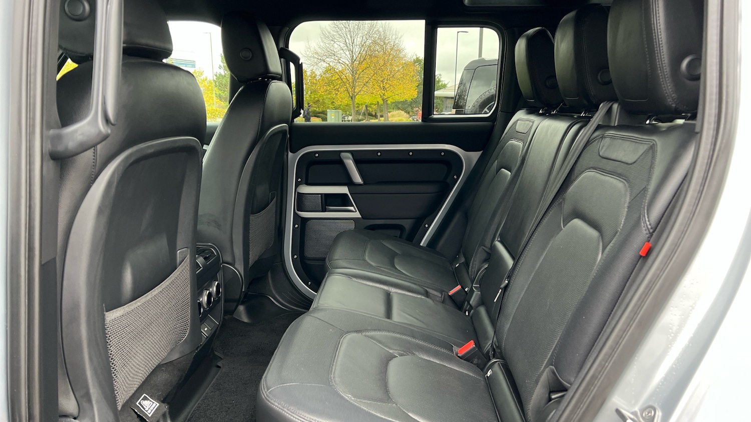 Used Land Rover Defender 2023 for sale - 76257893: Photo 4