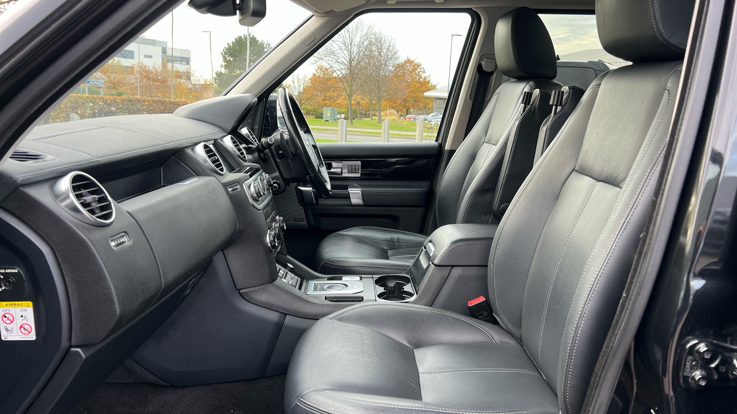 Used Land Rover Discovery 2016 for sale - 76536392: Photo 3