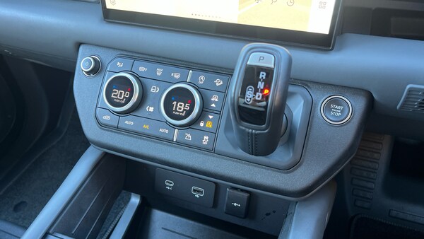 Used Land Rover Defender 2024 for sale - 76040489: Photo 13