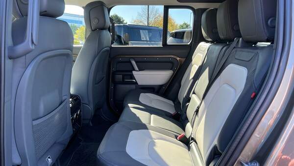 Used Land Rover Defender 2024 for sale - 76040489: Photo 4