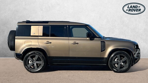 Used Land Rover Defender 2024 for sale - 76040489: Photo 5