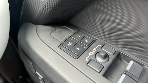 Used Land Rover Defender for sale - 75210652: Photo 25