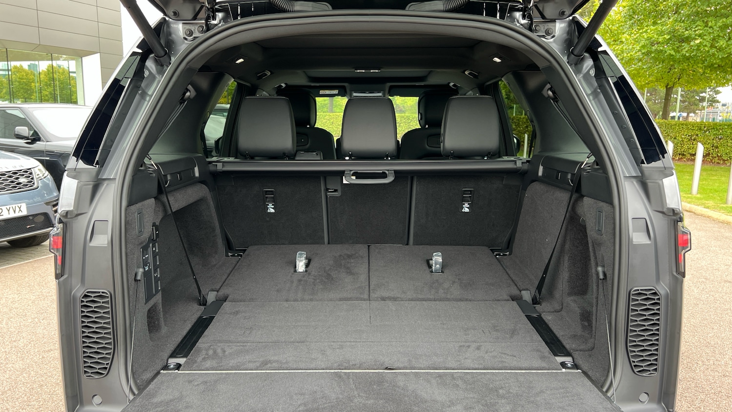 Used Land Rover Discovery 2025 for sale - 77610408: Photo 10