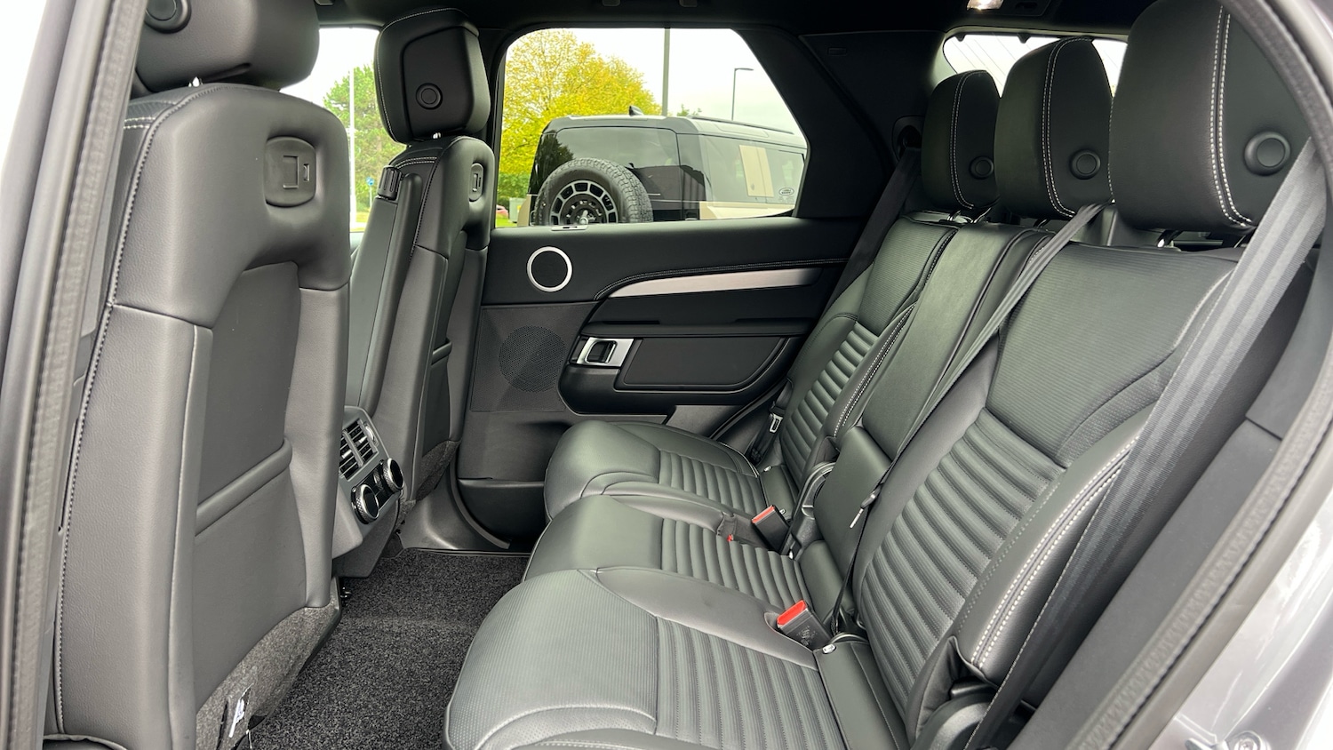 Used Land Rover Discovery 2025 for sale - 77610408: Photo 4