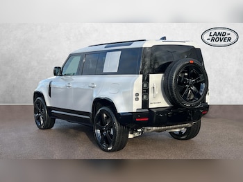 Used Land Rover Defender 2026 for sale - 77129455: Photo