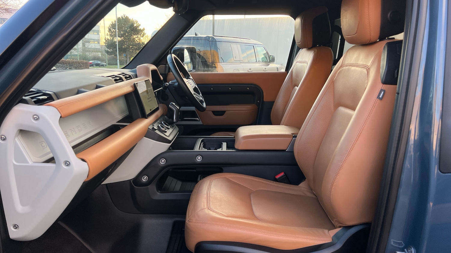 Used Land Rover Defender 2023 for sale - 76986735: Photo 3