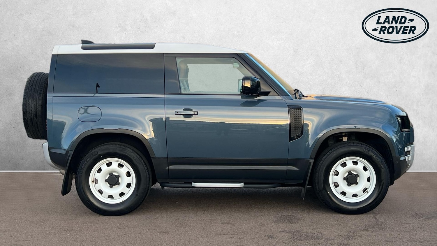 Used Land Rover Defender 2023 for sale - 76986735: Photo 5