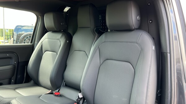 Used Land Rover Defender 2025 for sale - 75587417: Photo 4