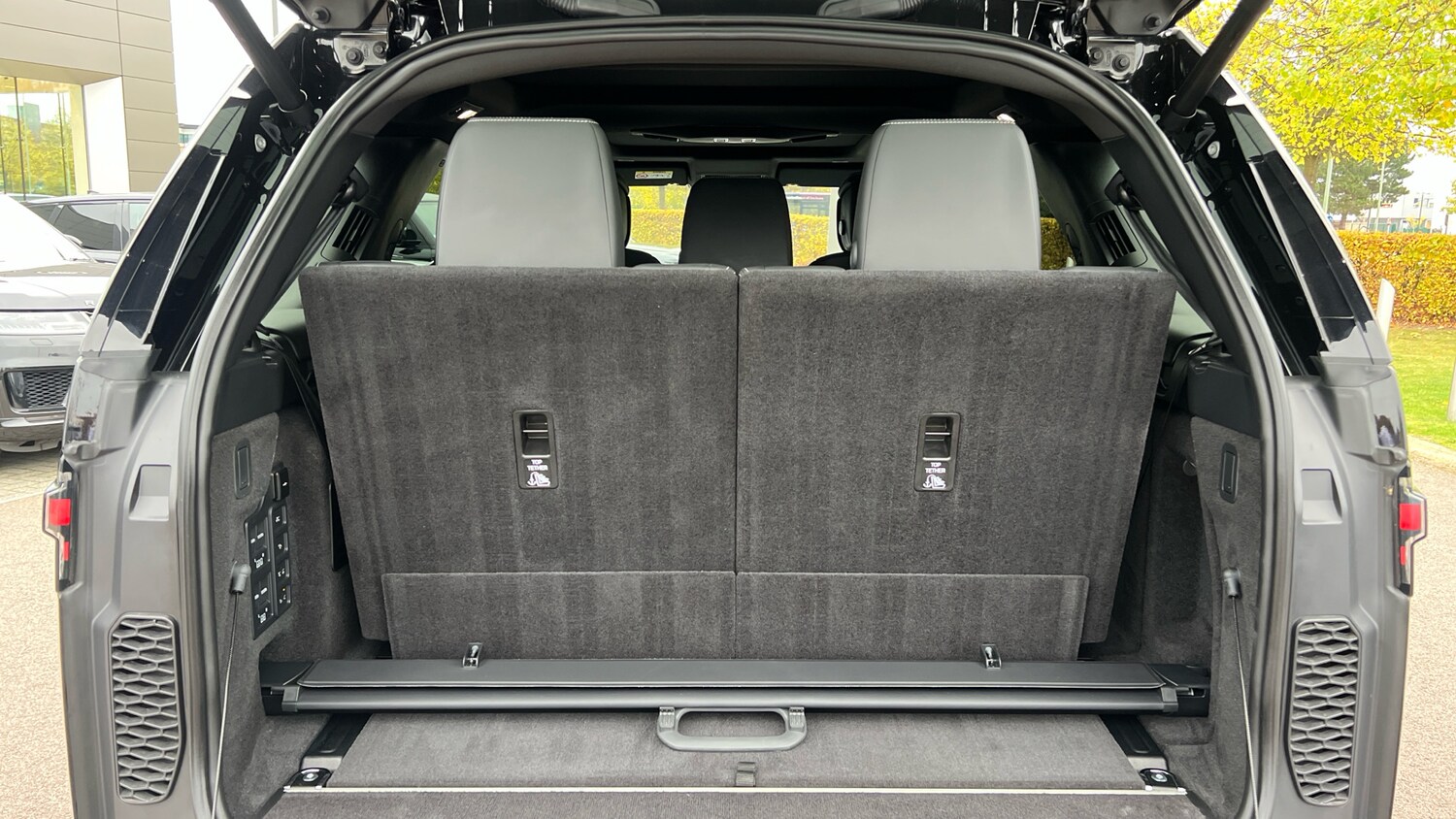 Used Land Rover Discovery 2025 for sale - 76106977: Photo 21