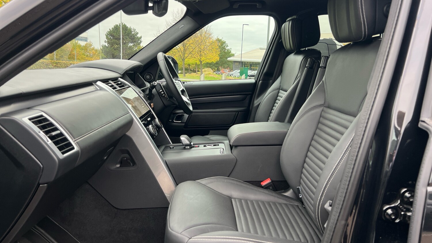 Used Land Rover Discovery 2025 for sale - 76106977: Photo 3