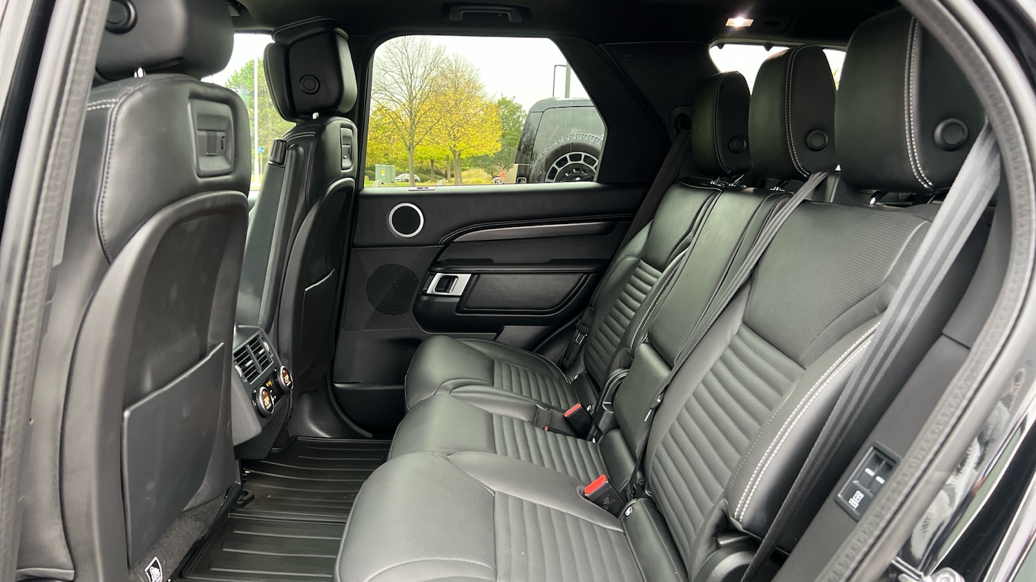 Used Land Rover Discovery 2025 for sale - 76106977: Photo 4