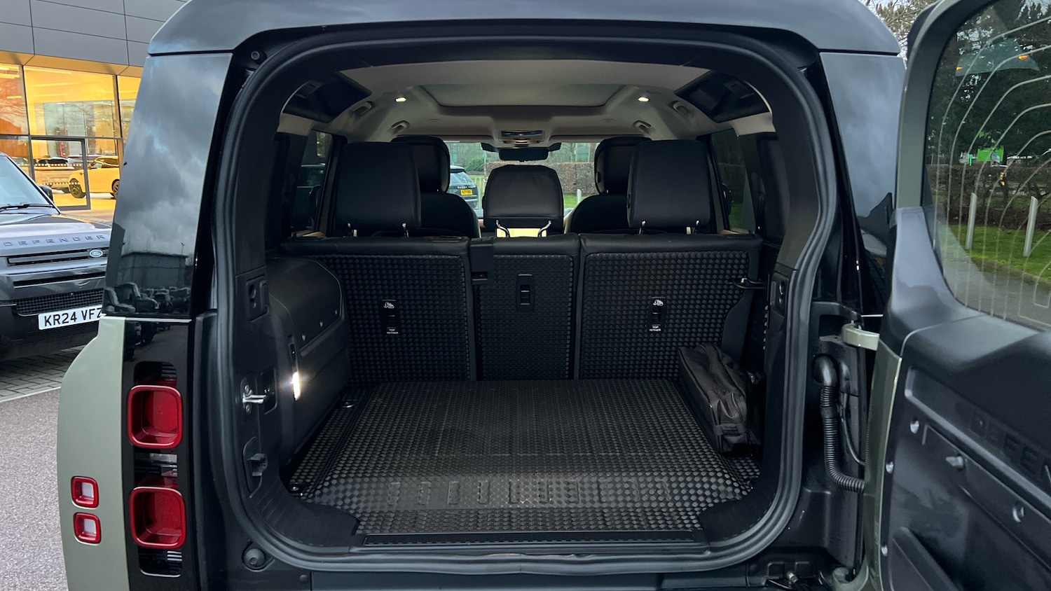 Used Land Rover Defender 2024 for sale - 77201371: Photo 10