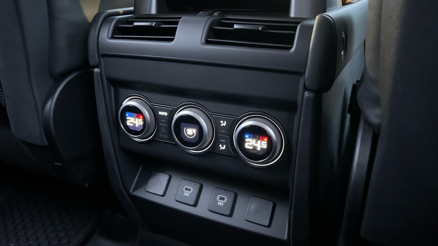 Used Land Rover Defender 2024 for sale - 77201371: Photo 18