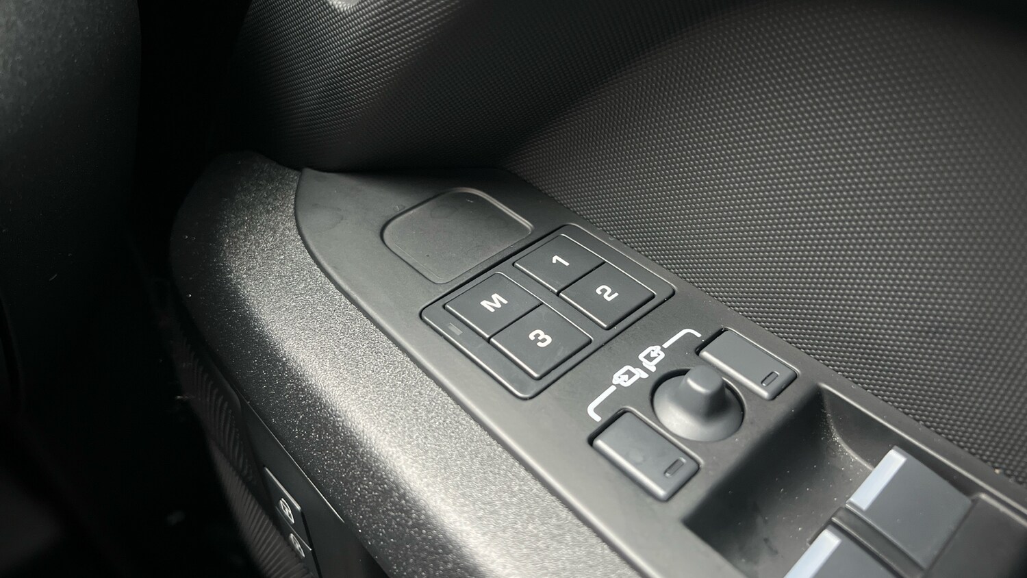 Used Land Rover Defender 2025 for sale - 77682044: Photo 24