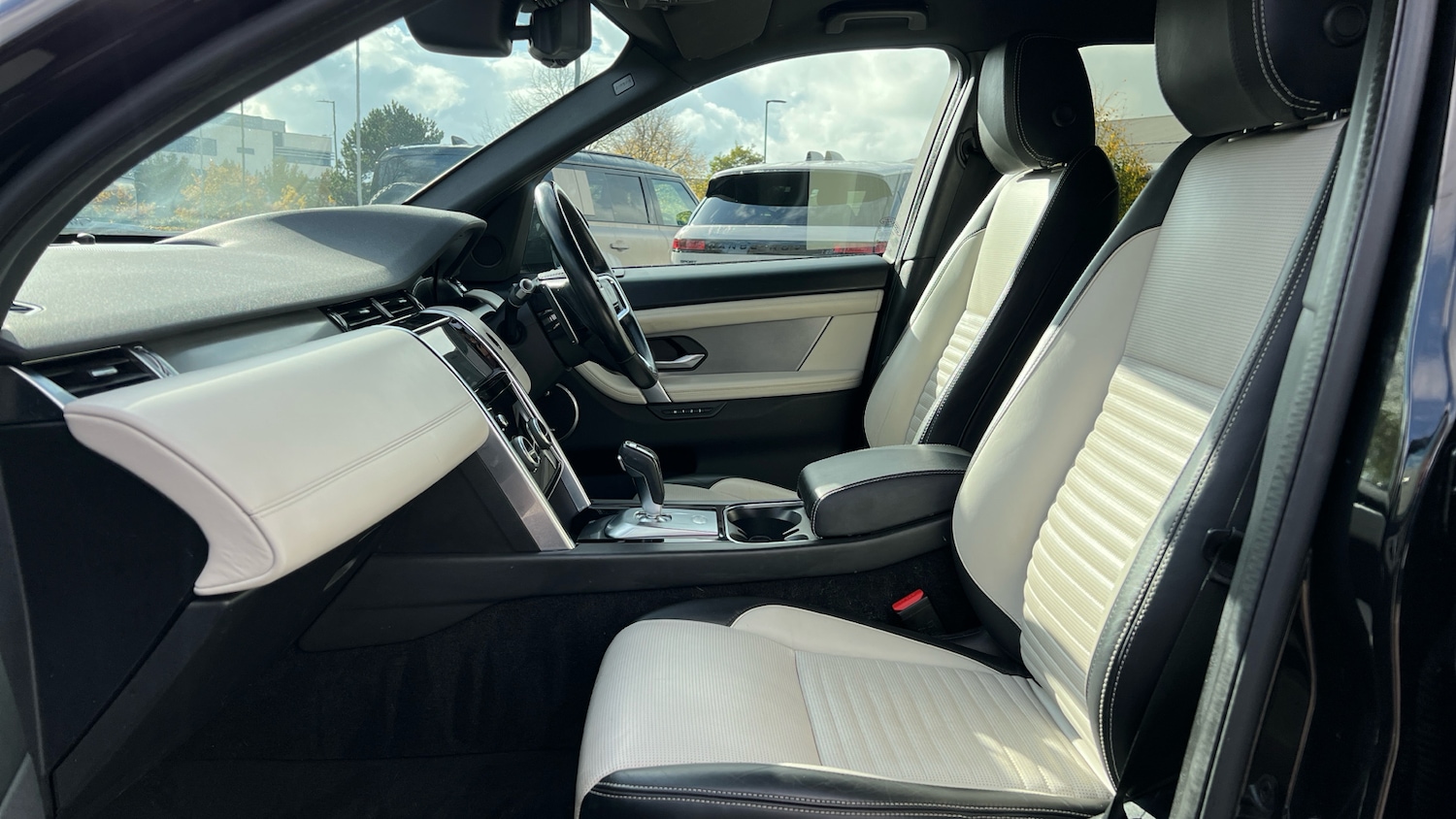 Used Land Rover Discovery Sport 2021 for sale - 76324928: Photo 3