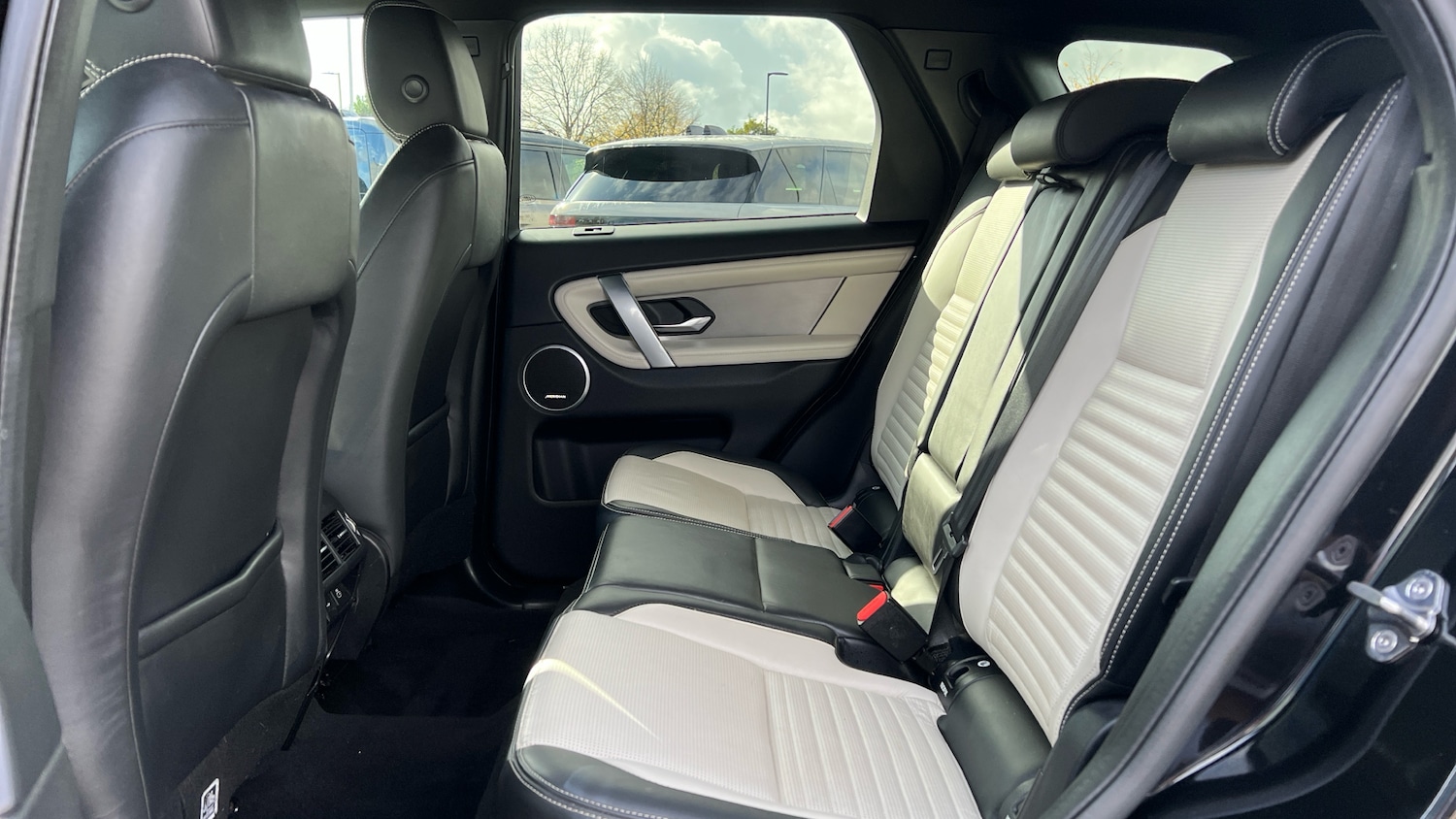 Used Land Rover Discovery Sport 2021 for sale - 76324928: Photo 4