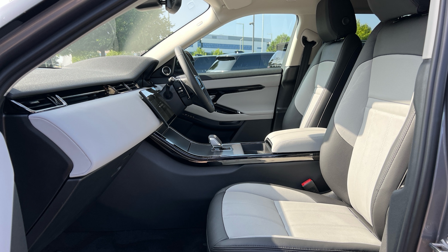 Used Land Rover Range Rover Evoque 2025 for sale - 77610410: Photo 3