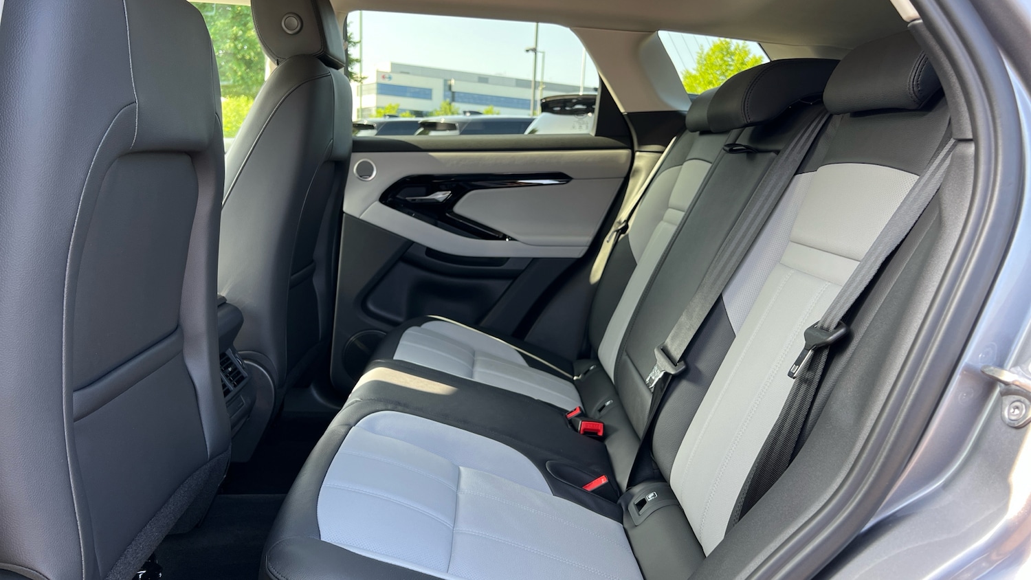 Used Land Rover Range Rover Evoque 2025 for sale - 77610410: Photo 4