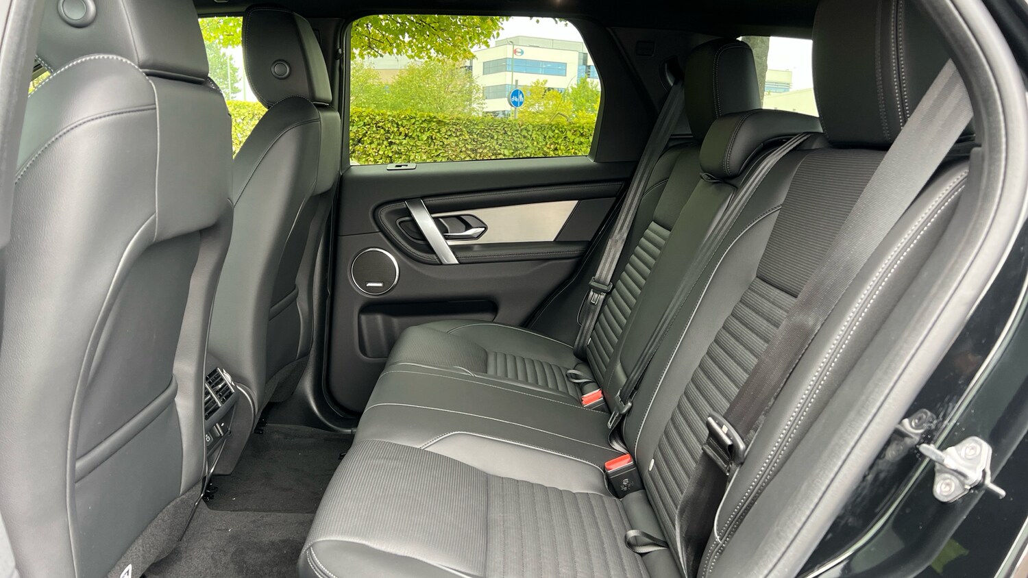 Used Land Rover Discovery Sport for sale - 76082123: Photo 4