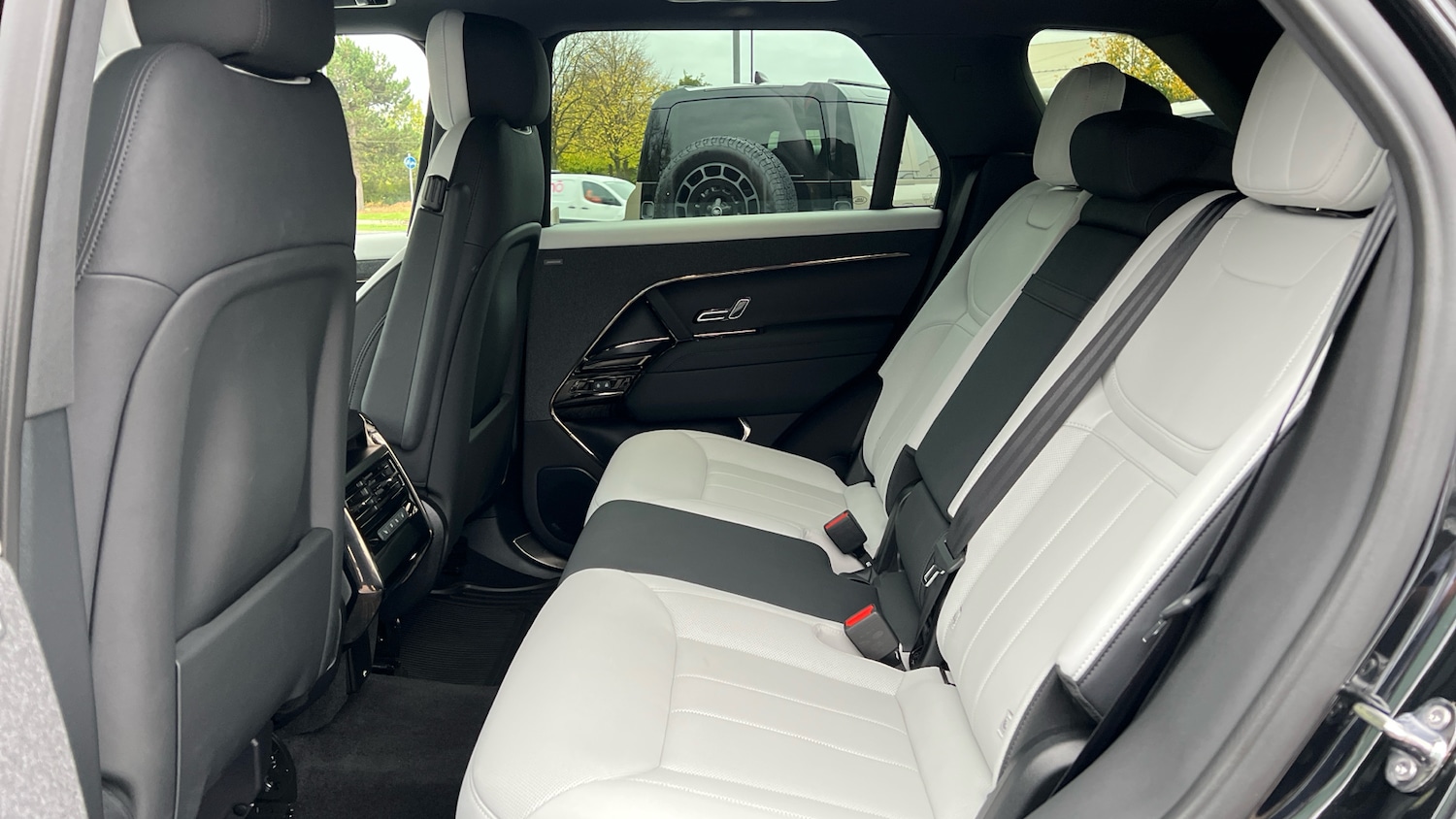 Used Land Rover Range Rover Sport 2024 for sale - 76305219: Photo 4
