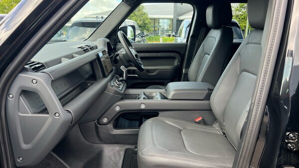 Used Land Rover Defender for sale - 74563192: Photo 3