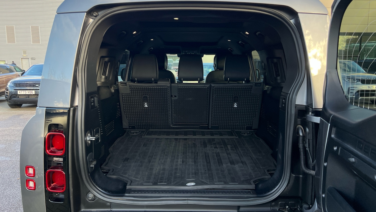 Used Land Rover Defender 2023 for sale - 76770159: Photo 10