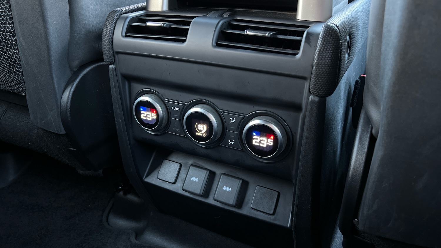 Used Land Rover Defender 2023 for sale - 76770159: Photo 18