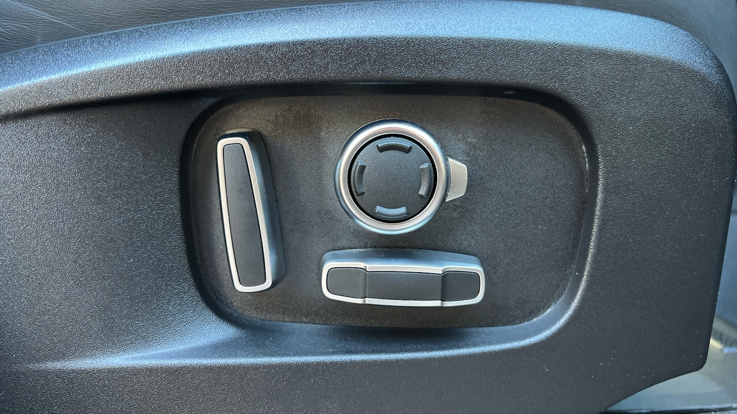 Used Land Rover Defender 2023 for sale - 76770159: Photo 23