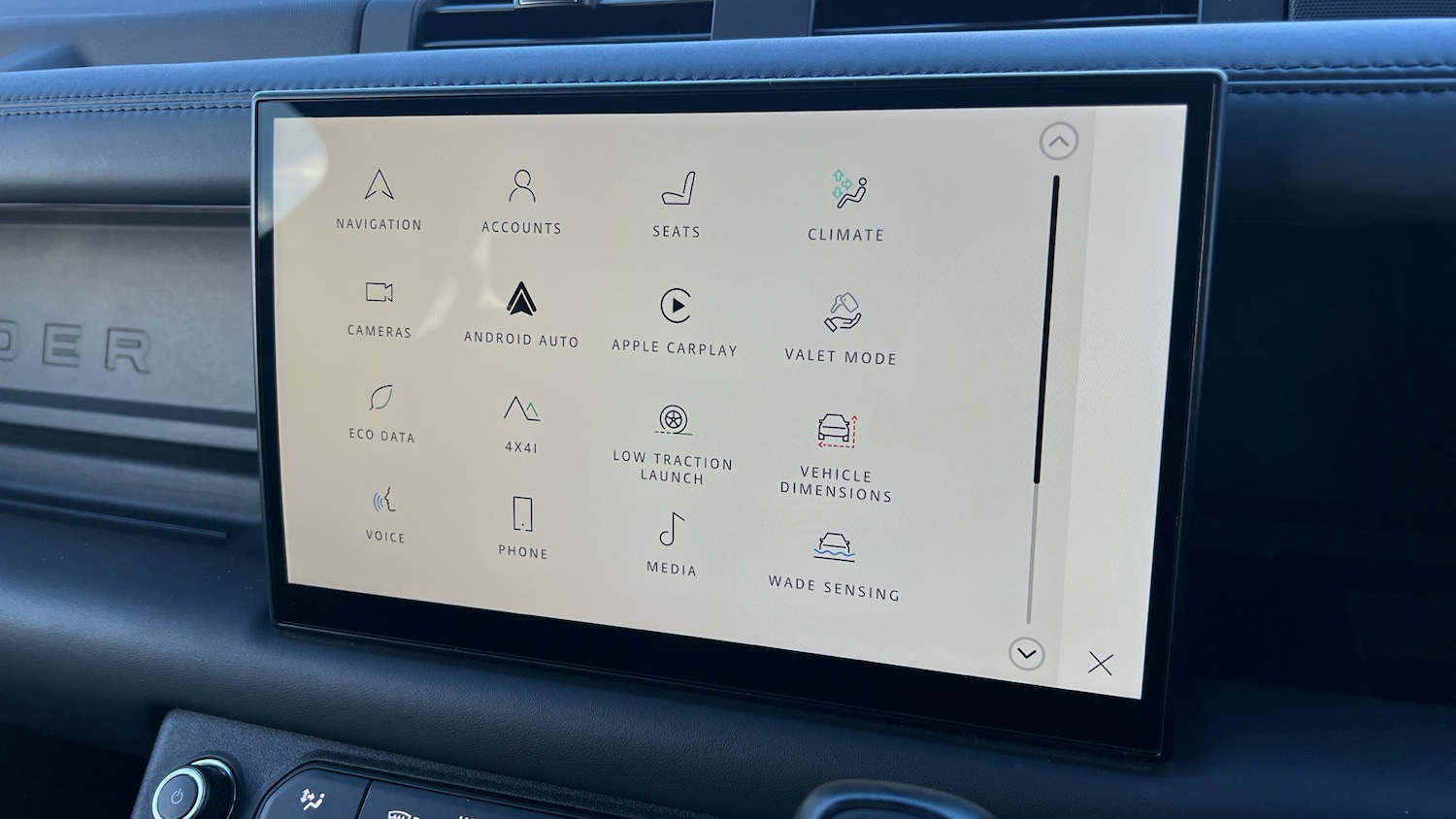 Used Land Rover Defender 2023 for sale - 76770159: Photo 24