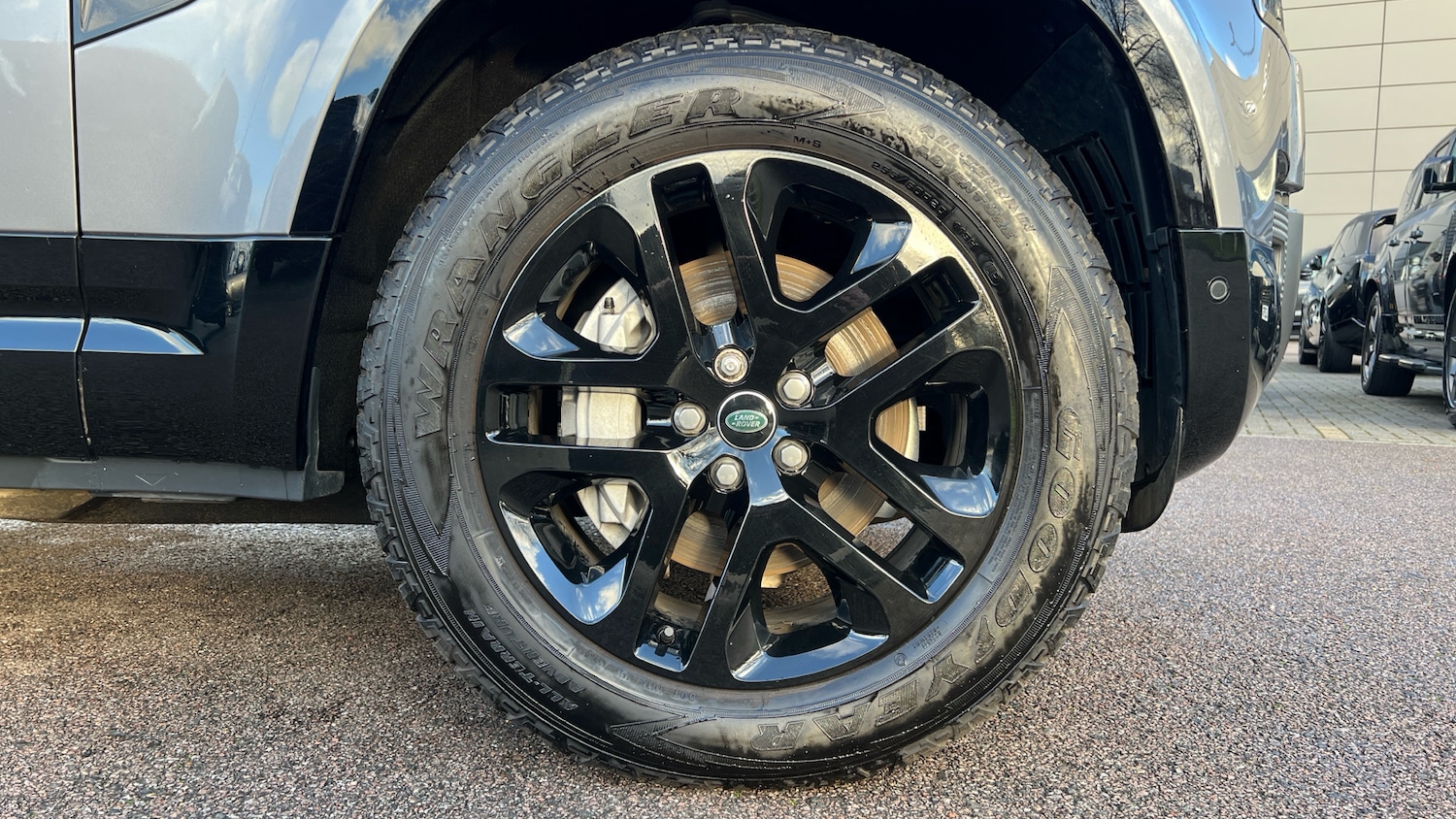 Used Land Rover Defender 2023 for sale - 76770159: Photo 8