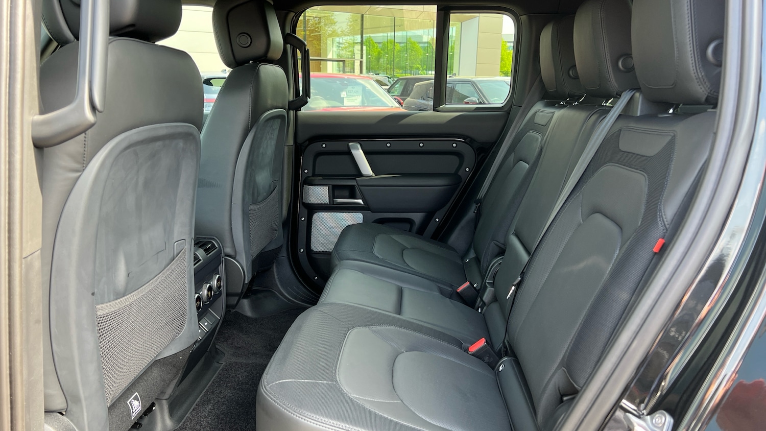 Used Land Rover Defender 2025 for sale - 77610402: Photo 4