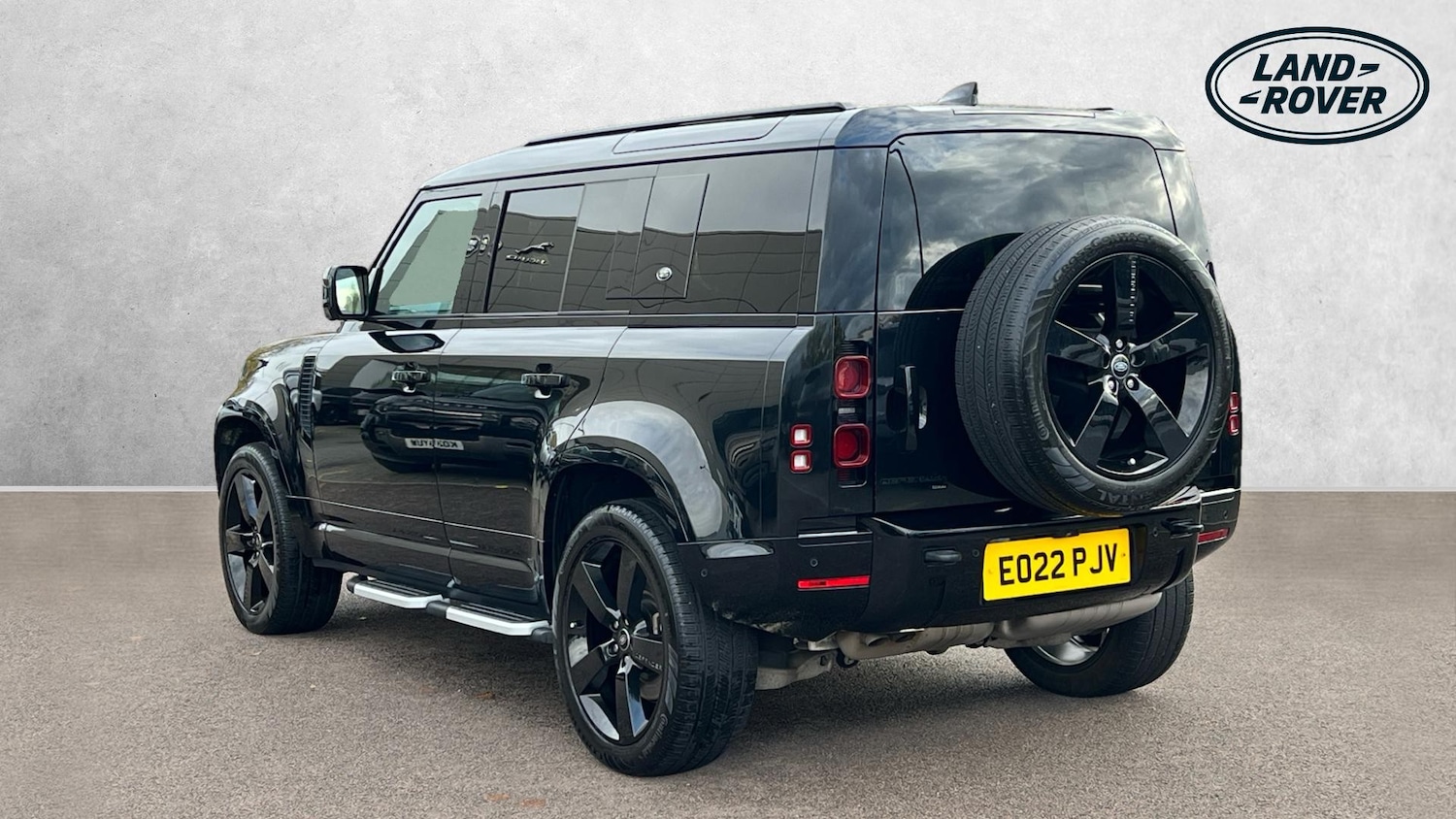 Used Land Rover Defender 2022 for sale - 76368824: Photo 2