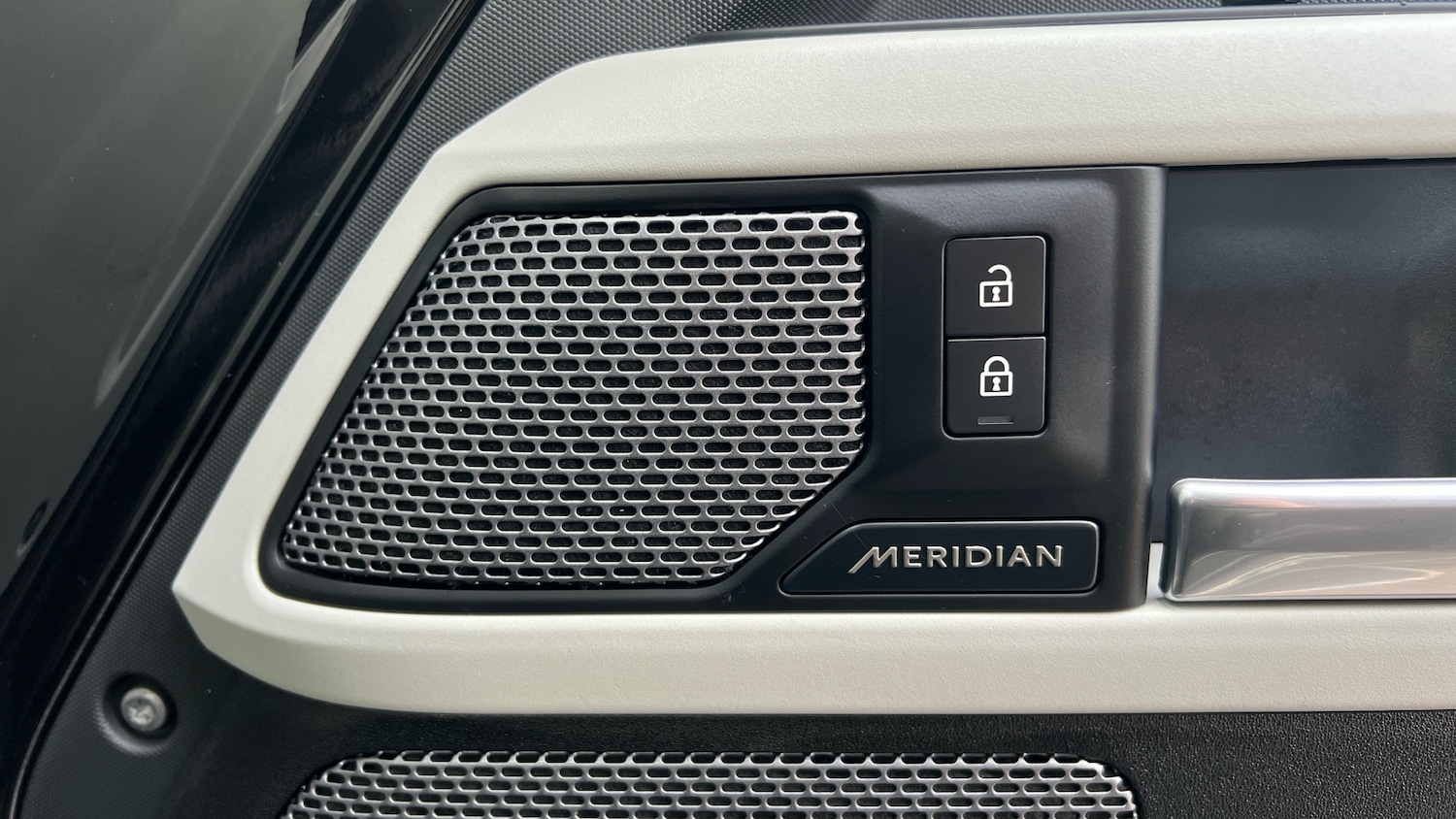 Used Land Rover Defender 2022 for sale - 76368824: Photo 24