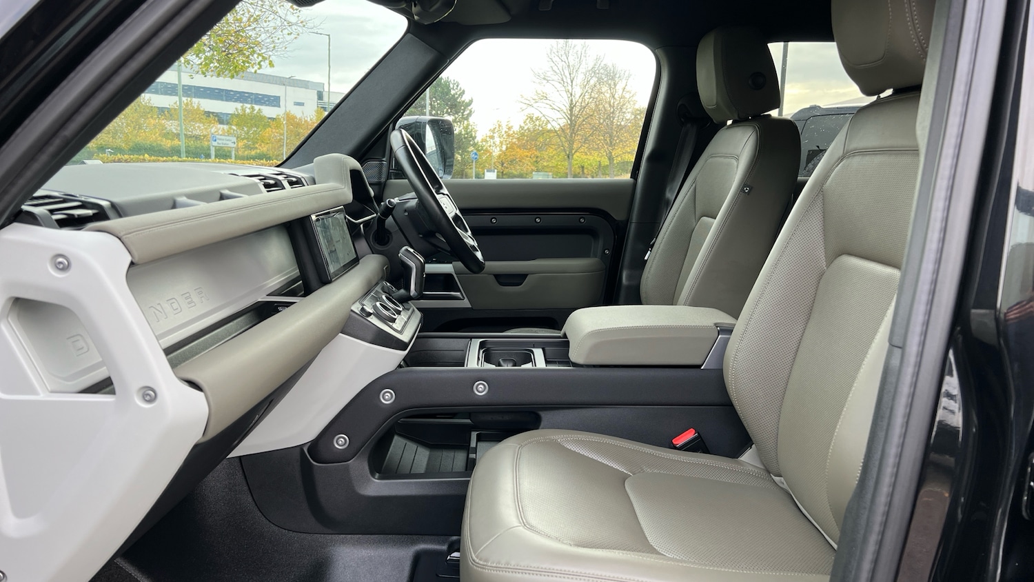 Used Land Rover Defender 2022 for sale - 76368824: Photo 3