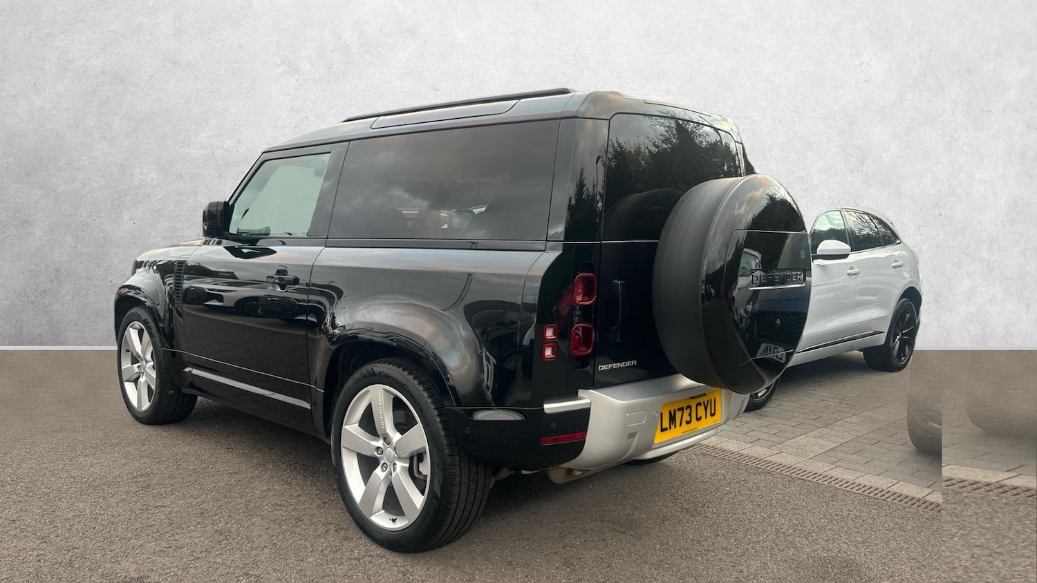 Used Land Rover Defender 2023 for sale - 76699586: Photo 2