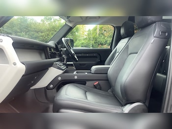 Used Land Rover Defender 2023 for sale - 76699586: Photo