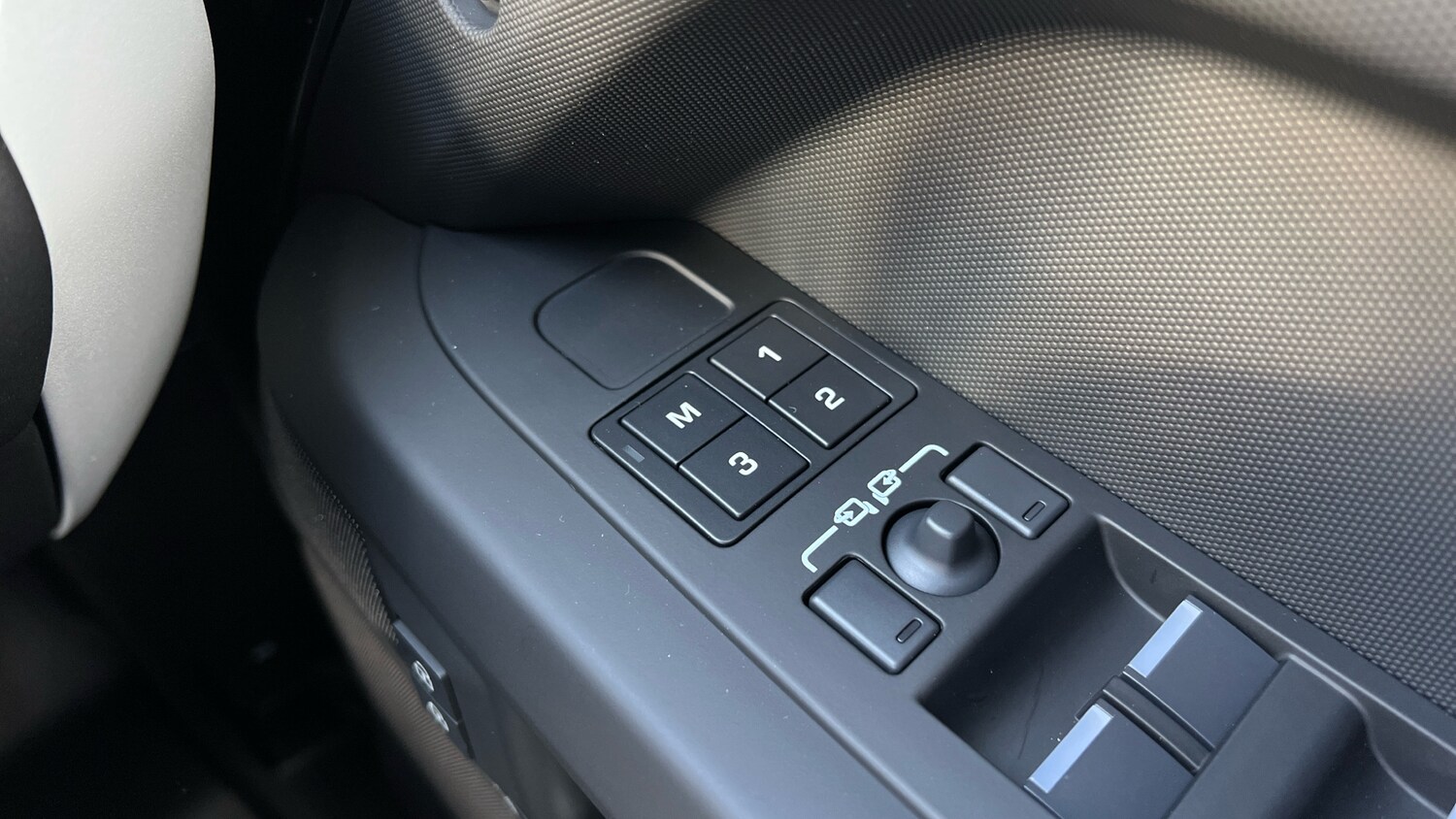 Used Land Rover Defender for sale - 76010636: Photo 23