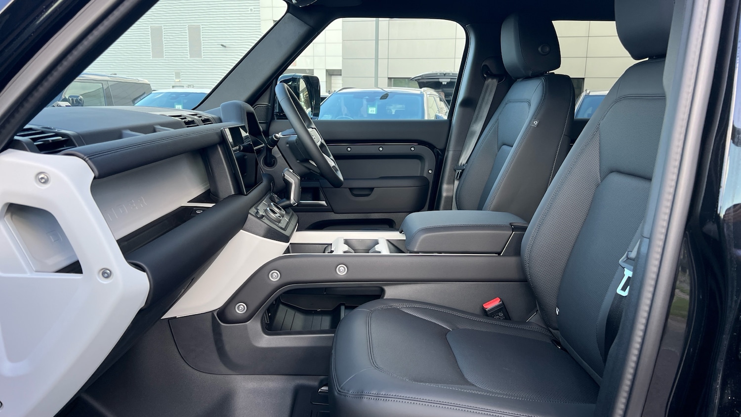 Used Land Rover Defender for sale - 76010636: Photo 3