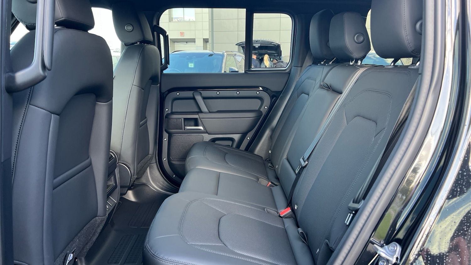 Used Land Rover Defender for sale - 76010636: Photo 4