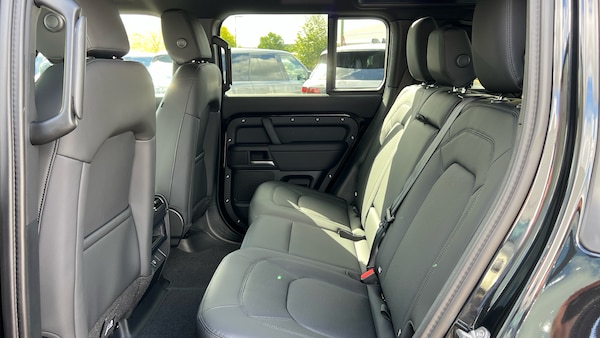 Used Land Rover Defender for sale - 76010636: Photo 4