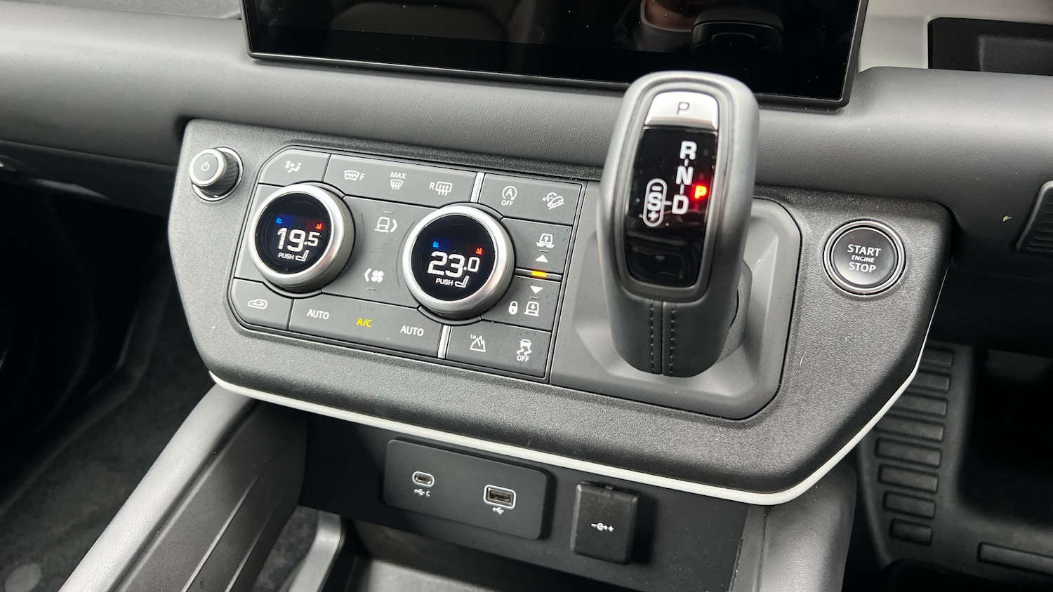 Used Land Rover Defender 2024 for sale - 76497143: Photo 13