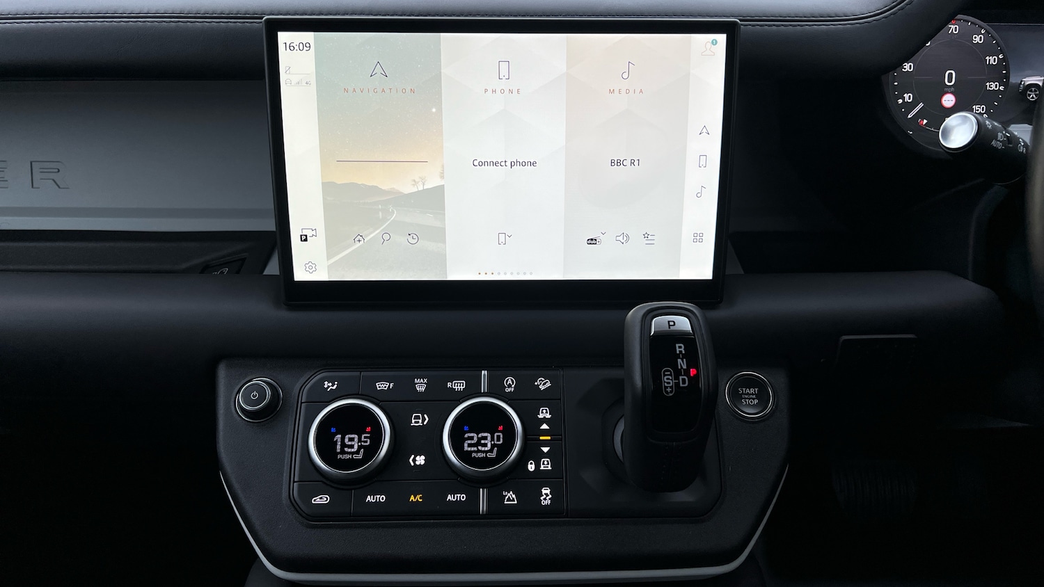 Used Land Rover Defender 2024 for sale - 76497143: Photo 14