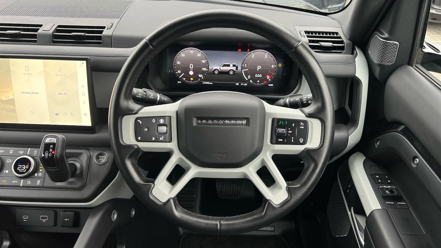 Used Land Rover Defender 2024 for sale - 76497143: Photo 15